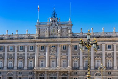  Royal Palace of Madrid (Palacio Real de Madrid), resmi r
