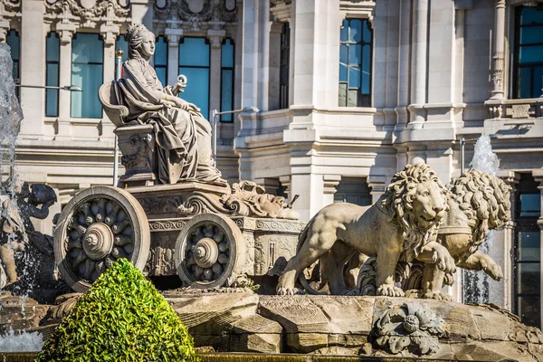 Fontaine de Cibeles à Madrid, Espagne - arrière-plan architectural — Photo