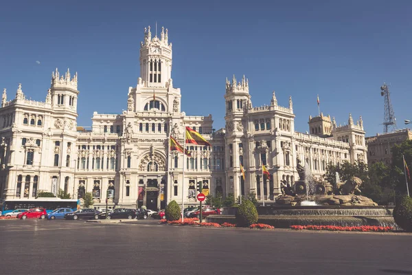 Madri, Espanha-27 de maio de 2015: Palácio Cibeles e fonte no Pla — Fotografia de Stock