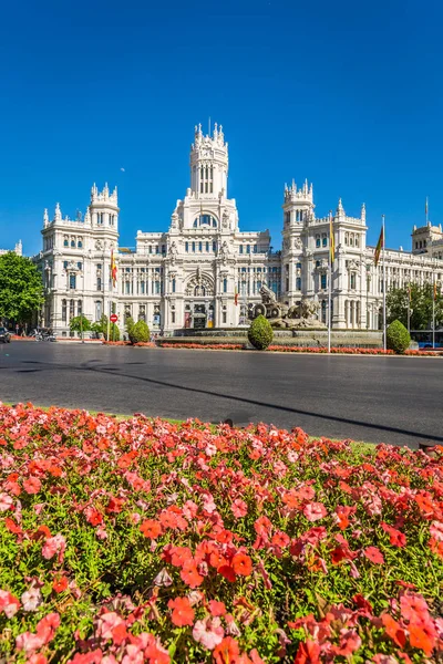 Madrid, España-Mayo 27,2015: Palacio de Cibeles y fuente en el Pla —  Fotos de Stock