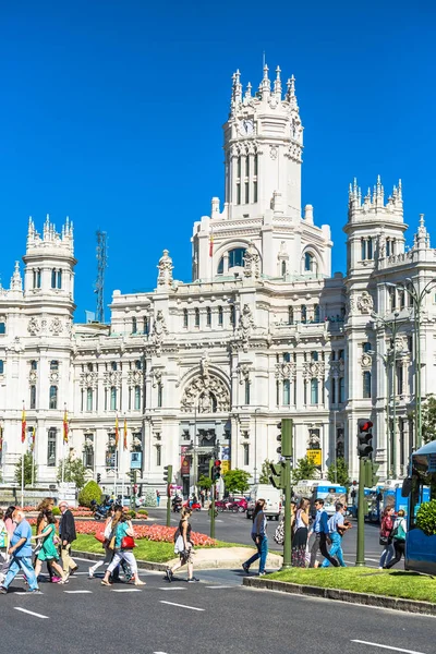 Madri, Espanha-27 de maio de 2015: Palácio Cibeles e fonte no Pla — Fotografia de Stock