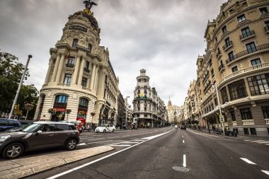 Madrid, İspanya - 14 Eylül 2016: Gran Via, m sokak olduğunu