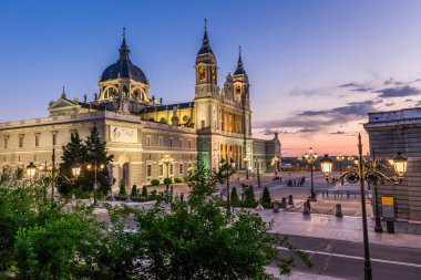 Katedral de la almudena de Madrid, İspanya