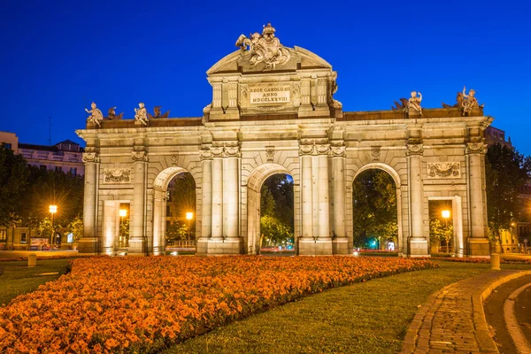 La Puerta de Alcalá es una de las antiguas puertas de la ciudad. —  Fotos de Stock