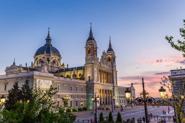 Katedral de la almudena de Madrid, İspanya