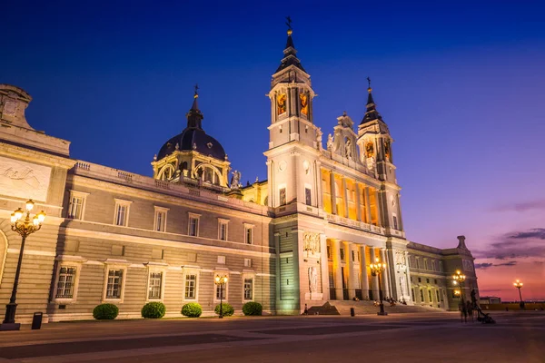 Katedral de la almudena de Madrid, İspanya