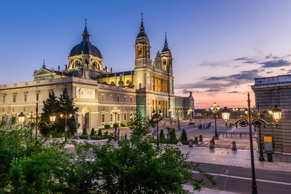 Katedral de la almudena de Madrid, İspanya — Stok fotoğraf