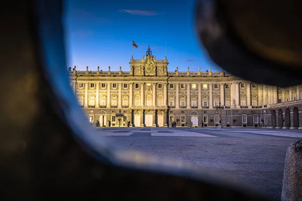 Královský palác, slavná památka města madrid — Stock fotografie