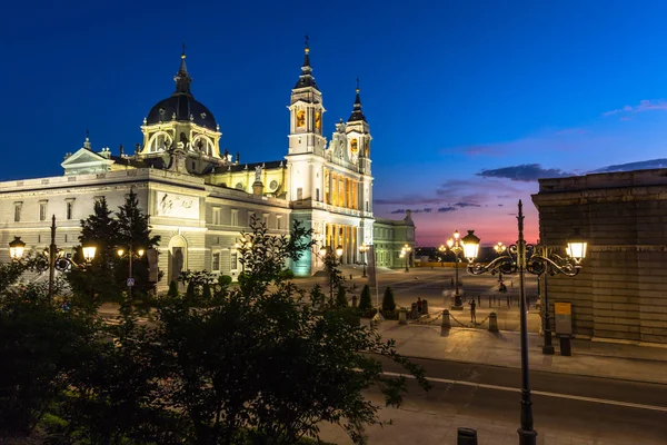 Catedral de la almudena de Madrid, España —  Fotos de Stock