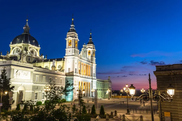 Katedral de la almudena de Madrid, İspanya — Stok fotoğraf