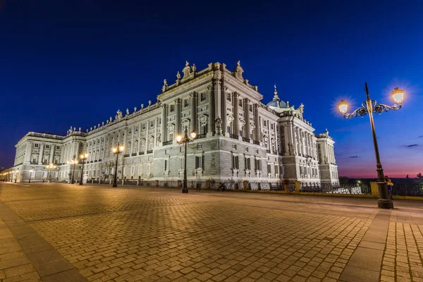 Koninklijk Paleis, beroemde monument van de stad van madrid — Stockfoto