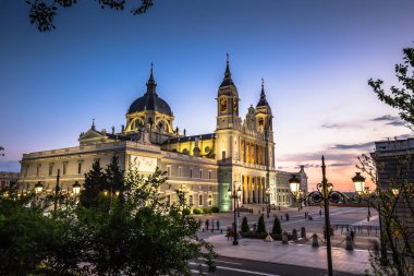 Katedral de la almudena de Madrid, İspanya