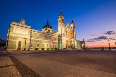 Katedral de la almudena de Madrid, İspanya
