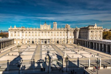 Royal Palace of Madrid İspanyolca resmi konutu olduğunu 