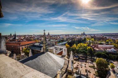 Madrid Almudena Katedrali, İspanya'dan görünüm