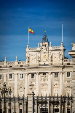 Royal Palace of Madrid İspanyolca resmi konutu olduğunu 