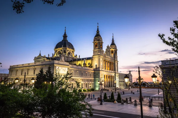 Katedral de la almudena de Madrid, İspanya — Stok fotoğraf