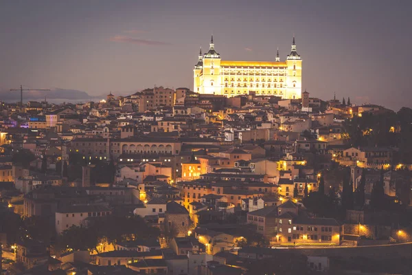 Toledo Cityscape com Alcazar ao entardecer em Madrid Espanha — Fotografia de Stock