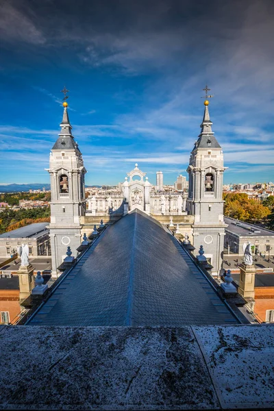 Saint Mary Royal La Almudena Katedrali. Bir po Madrid olduğunu — Stok fotoğraf