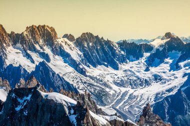 Mont blanc Dağı massif yaz peyzaj (görünümünden aiguille d