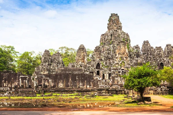 Angkor Thom Cambodge. Temple khmer Bayon sur Angkor Wat historica — Photo