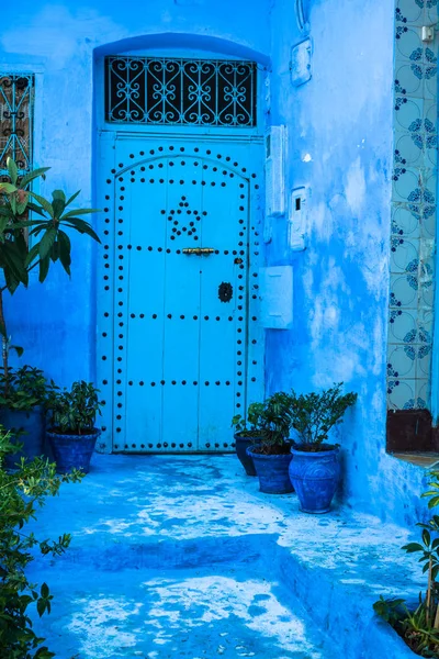 Hagyományos marokkói ajtó részlet-Chefchaouen, Marokkó, Afrikában — Stock Fotó