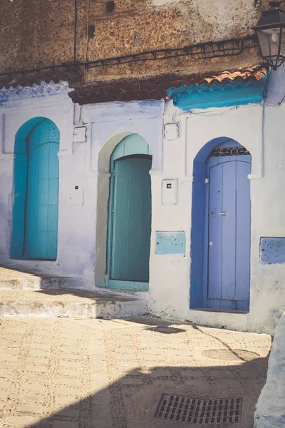 Dettaglio porta tradizionale marocchina a Chefchaouen, Marocco, Africa — Foto Stock