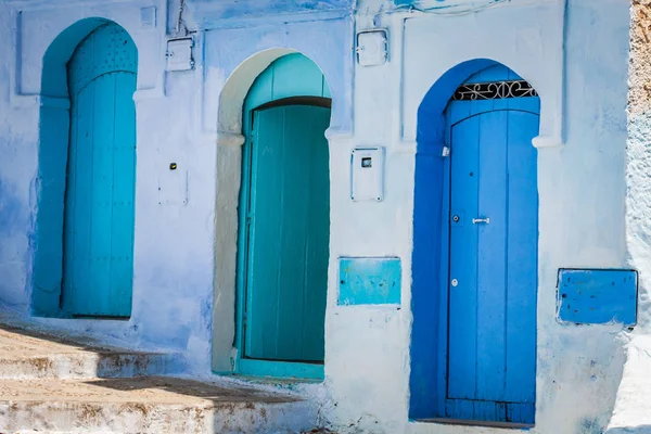 Traditionell marockansk dörr detalj i chefchaouen, Marocko, Afrika — Stockfoto