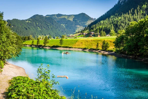 Prachtig uitzicht bergmeer. Steg, malbun in lichtenstein, europ — Stockfoto