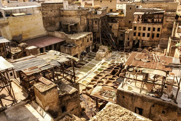 Leerlooierijen van Fès, Marokko, Afrika oude tanks van de fez tanneri — Stockfoto