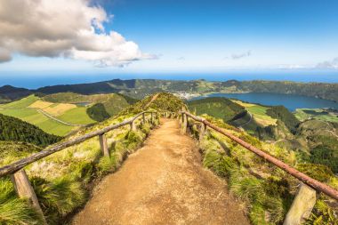 Sete Cidades Göller bir görünüm için önde gelen yol yürüme ve 