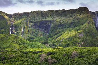 Flores Island Azores manzara. Pozo da Alagoin şelaleler