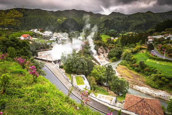 Vřídelní vody v Furnas, Sao Miguel. Azory. Portugalsko — Stock fotografie