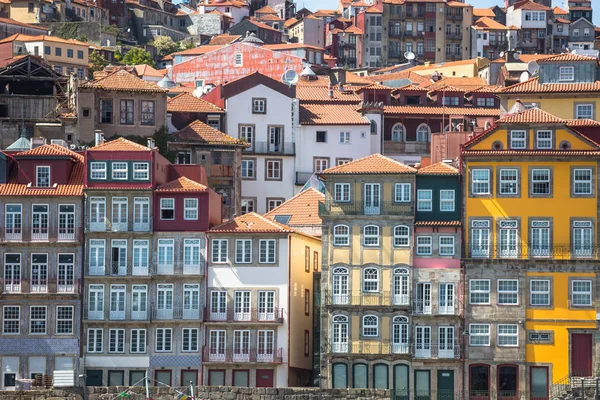 Barevné budovy Porto. Portugalsko — Stock fotografie