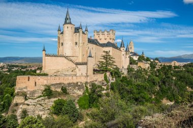 Segovia, İspanya. Ünlü Alcazar Segovia, dışarı bir r üzerinde yükselen