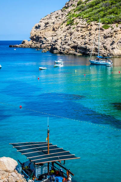 Spiaggia di Ibiza Cala Benirras in san Joan alle Isole Baleari Spagna — Foto Stock