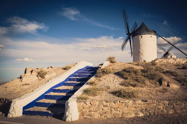 Don Kişot yel değirmenleri. Cosuegra, İspanya — Stok fotoğraf
