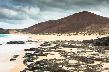 La Graciosa, yakınındaki küçük bir ada üzerinde güzel bir plaj las conchas 
