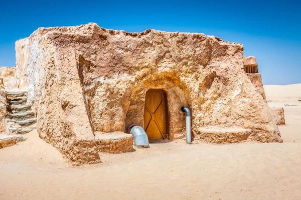 Edifici a Ong Jemel, Tunisia. Ong Jemel è un posto vicino a Tozeu — Foto Stock