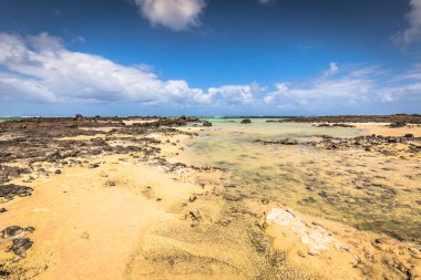 Town Orzola Lanzarote, Canar yakınındaki Atlantik Okyanusu kıyısında