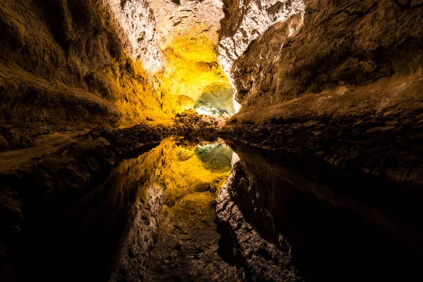 Grüne höhle (cueva de los verdes) auf lanzarote, kanarische inseln, s — Stockfoto