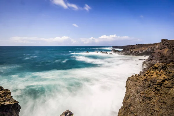 Skalnaté pobřeží Los Hervideros, Lanzarote — Stock fotografie
