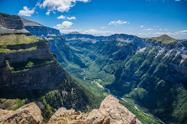 Canyon em Ordesa National Park, Pirinéus, Huesca, Aragão, Espanha — Fotografia de Stock