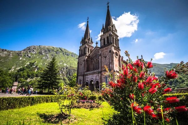Basílica de Santa Maria, Covadonga, Astúrias, Espanha — Fotografia de Stock