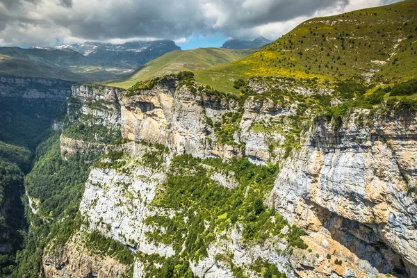 Pirene Dağları peyzaj - yaz anisclo kanyonda. Huesca, — Stok fotoğraf