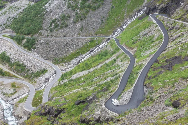 Trollstigen, Sendero del Troll, serpentina carretera de montaña en Norwa —  Fotos de Stock