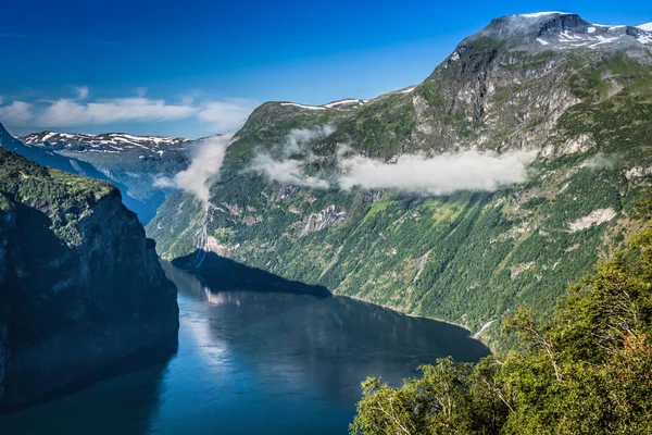 Geiranger Fiyordu'nun panoramik görünümü, Norveç — Stok fotoğraf