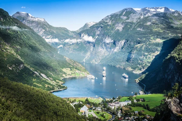 Geiranger Fiyordu'nun panoramik görünümü, Norveç — Stok fotoğraf