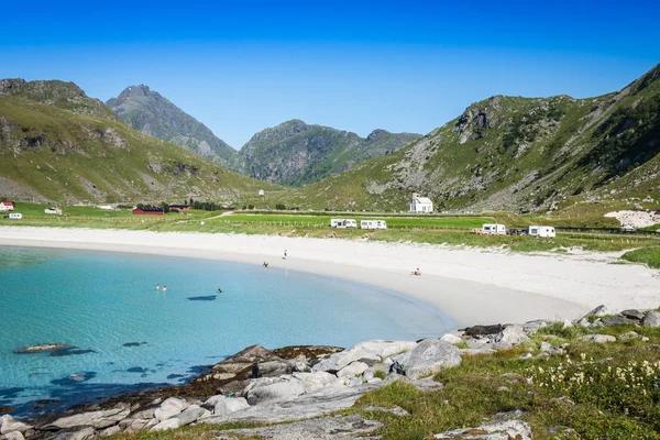 Krásný pohled na pláž eggum v Norsku, lofoten ostrovy — Stock fotografie