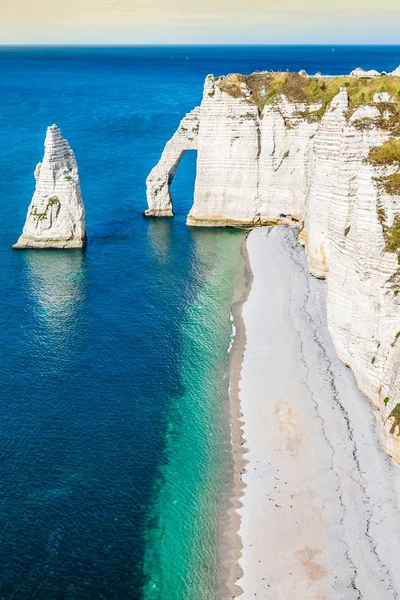 Die berühmten Klippen bei etretat in der Normandie, Frankreich — Stockfoto